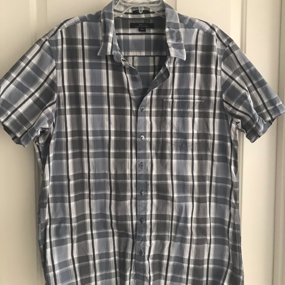 Marc Anthony Men’s XL Short Sleeve Button Down